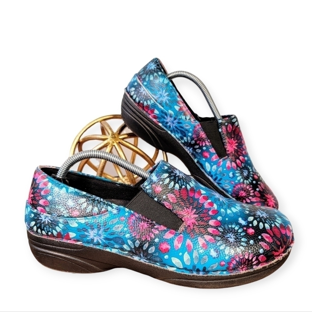 Spring Step Manila Clog Work Shoe Blue pink print colorful Size 8.5